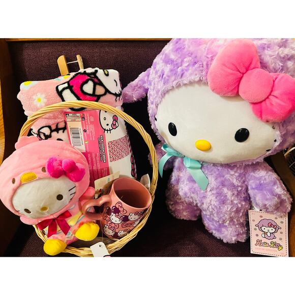 Hello Kitty Gorgeous Purple Lamb Greeter Bundle Flower Power soft 50 x 70 throw - Picture 1 of 6